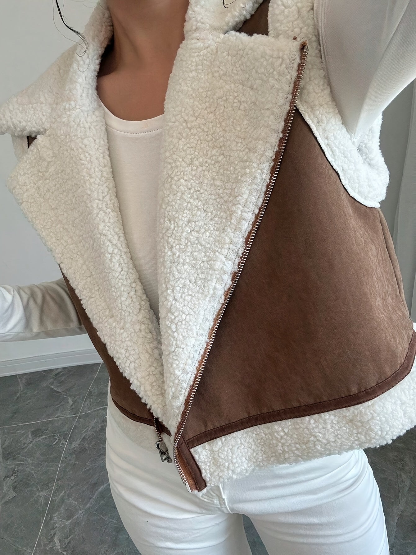 Women's Faux Lamb Sleeveless Vest Jacket with Zipper and Lapel Collar for Fall Winter