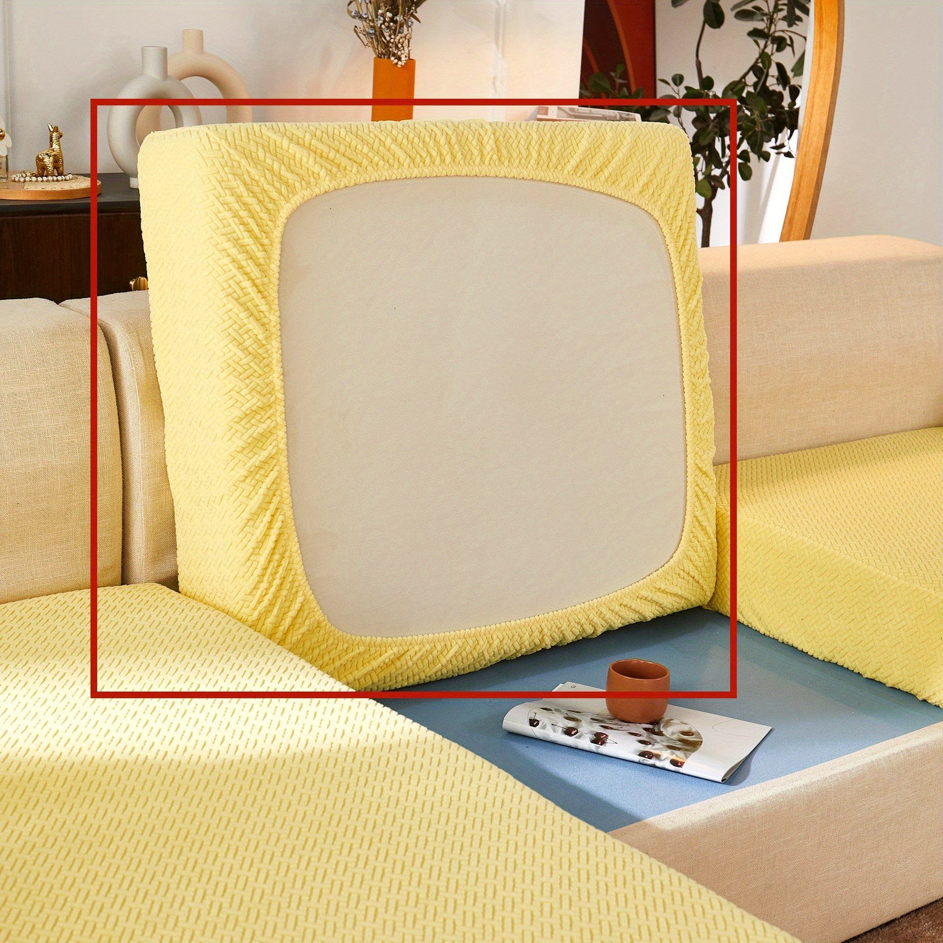 Современный серый чехол для подушки дивана с эластичной посадкой и мягкой текстурированной тканью. Машинная стирка для повышения комфорта в гостиной.