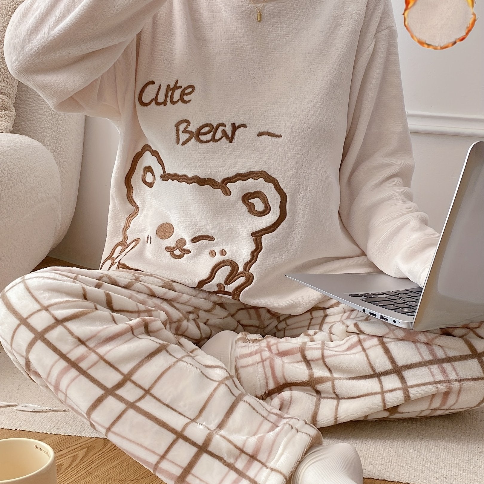 Conjunto de pijama de felpa para mujer con patrón de dibujos animados y letras para adolescentes en otoño e invierno