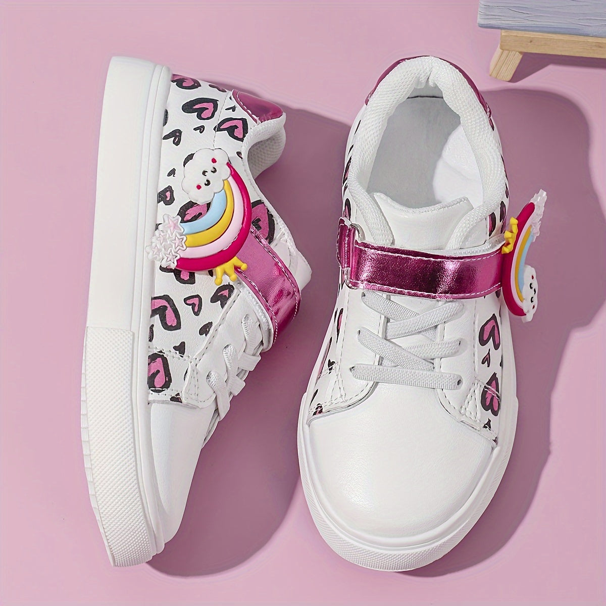 Girls Low Top Sneakers with Heart Rainbow Print Non-Slip Casual Shoes for All Seasons