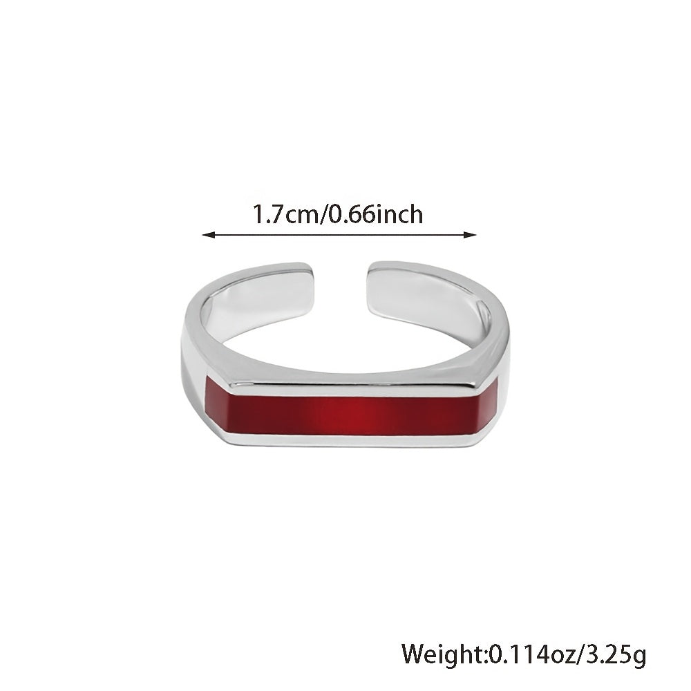 Красивое и настраиваемое кольцо из серебра 925 пробы с стильным геометрическим прямоугольным дизайном и акцентами из смолы. Идеально подходит для особых случаев и подарков. Весит 3,25 г, станет приятным сюрпризом.