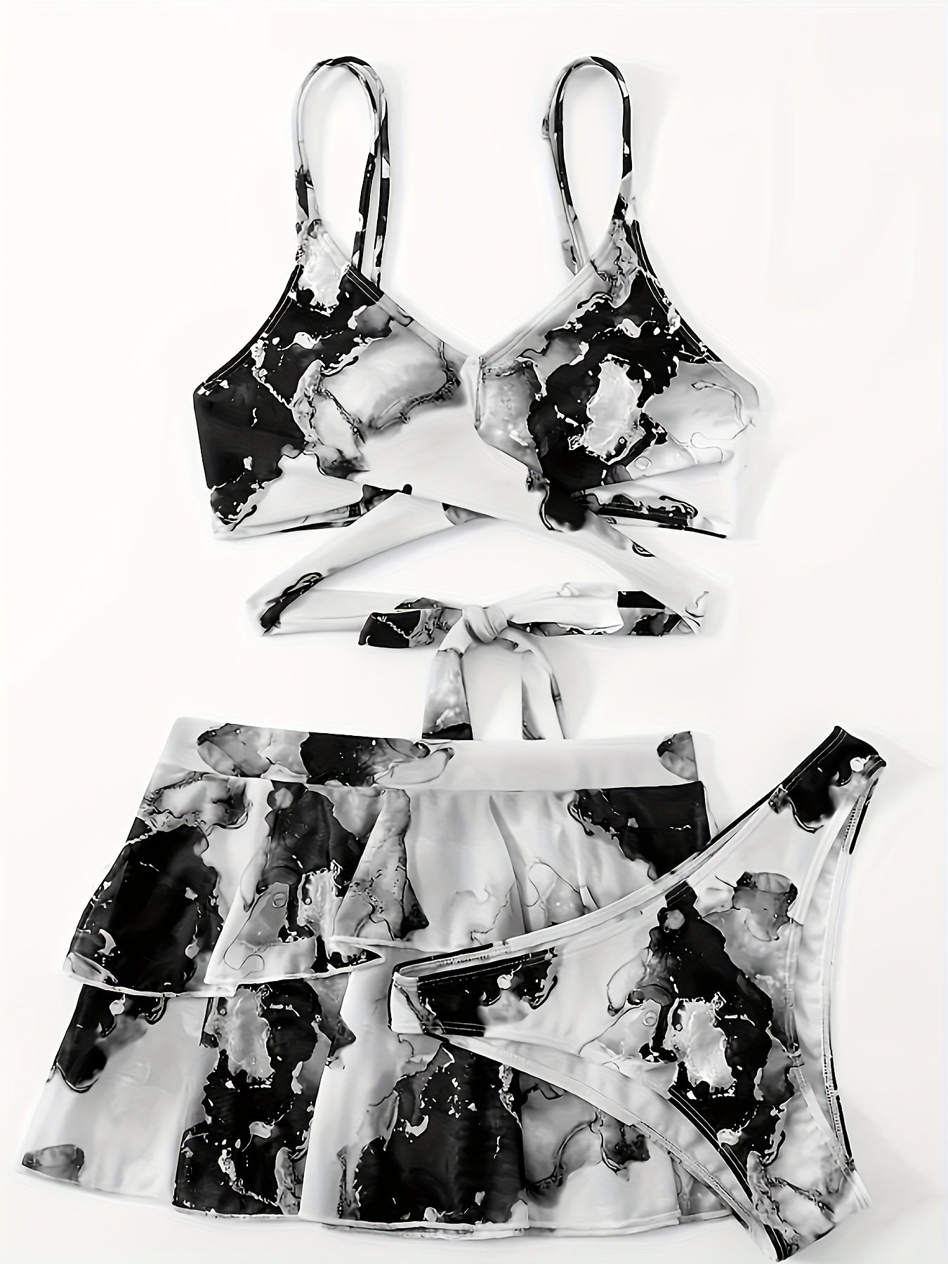 Купальник из 3-х предметов с мраморным принтом, включающий бикини с перекрестной завязкой на спине, многослойную юбку с рюшами и модную высокоэластичную ткань. Идеально подходит для женской пляжной одежды.