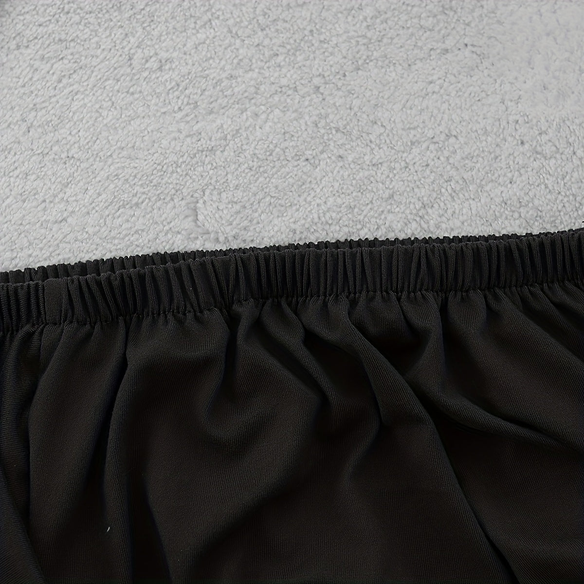 Cho'ziladigan suv o'tkazmaydigan stul qopqog'i. Klassik uslub, polyester va spandeks aralashmasidan tayyorlangan. Mashinada yuvish mumkin, elastik lenta bilan yopiladi. Qumlangan hunarmandchilik. Uy yotoqxona bezatish uchun ideal.