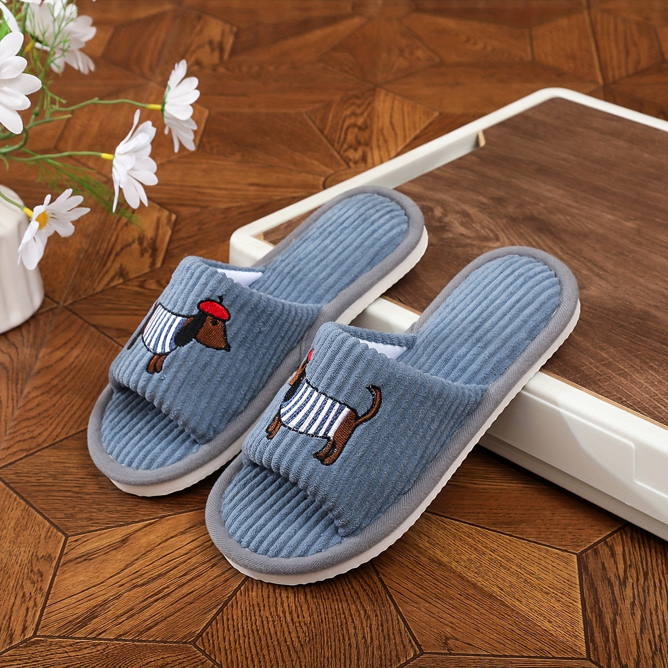 Ayollar uchun qora korduroy it poyabzali, qizil sharf bilan, ichki va tashqi foydalanish uchun poyabzal