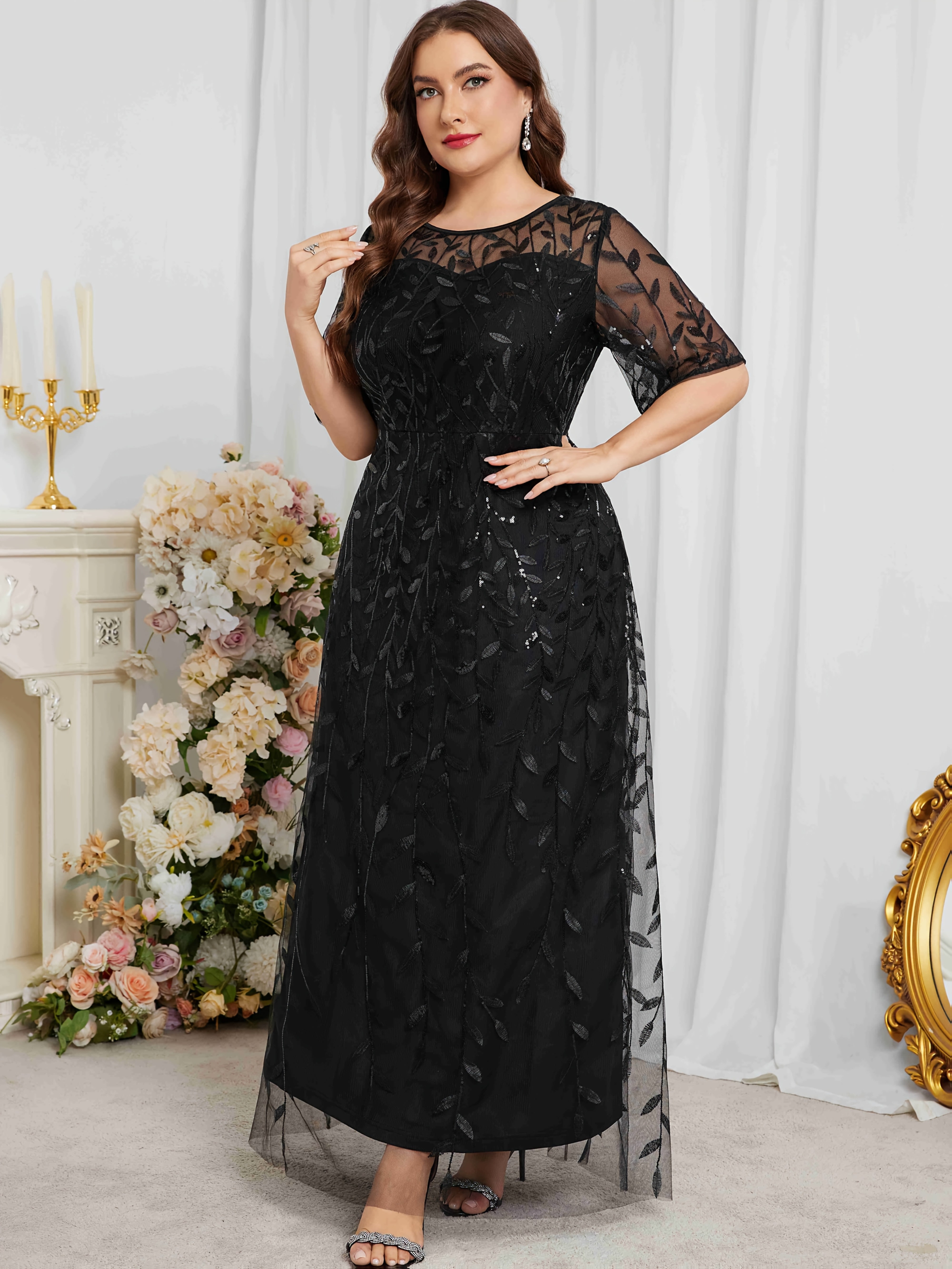 Vestido de mujer de talla grande con bordado en línea A azul marino con flores y manga corta