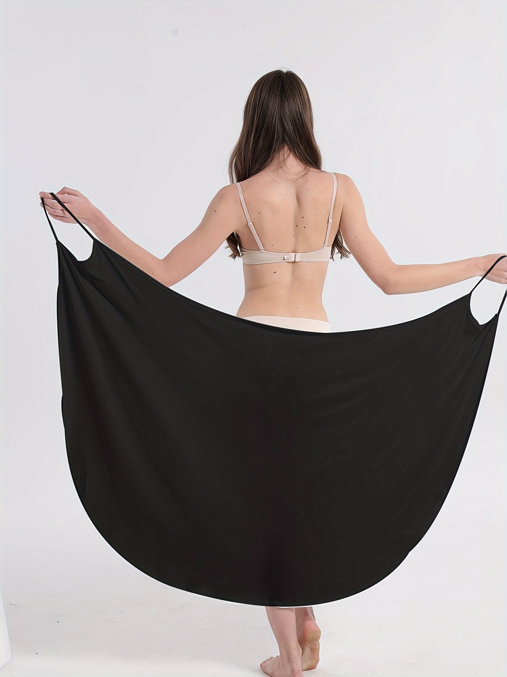 Qora orqa qopqoqsiz spaghetti tasma qoplovchi ko'ylak, bikini yo'q, ayollar uchun suzish kiyimlari va kiyimlar.