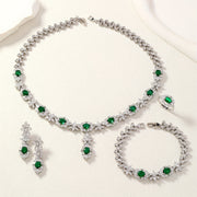 Zamonaviy 4-qismli zargarlik to'plami: 18K oltin qoplamali mis, sun'iy zirkoniya toshlari bilan bezatilgan, marjon, bilaguzuk va uzukdan iborat - to'ylar va 14-fevral kabi maxsus tadbirlar uchun mukammal.