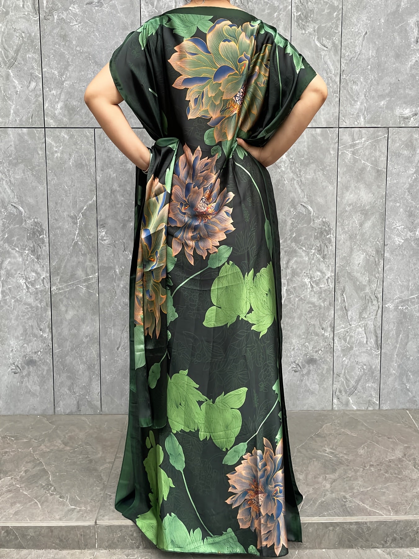 ayollar uchun katta o'lchamli gullar bilan tunika kiyi va sharf polyester kruj bo'yinli uzun fit