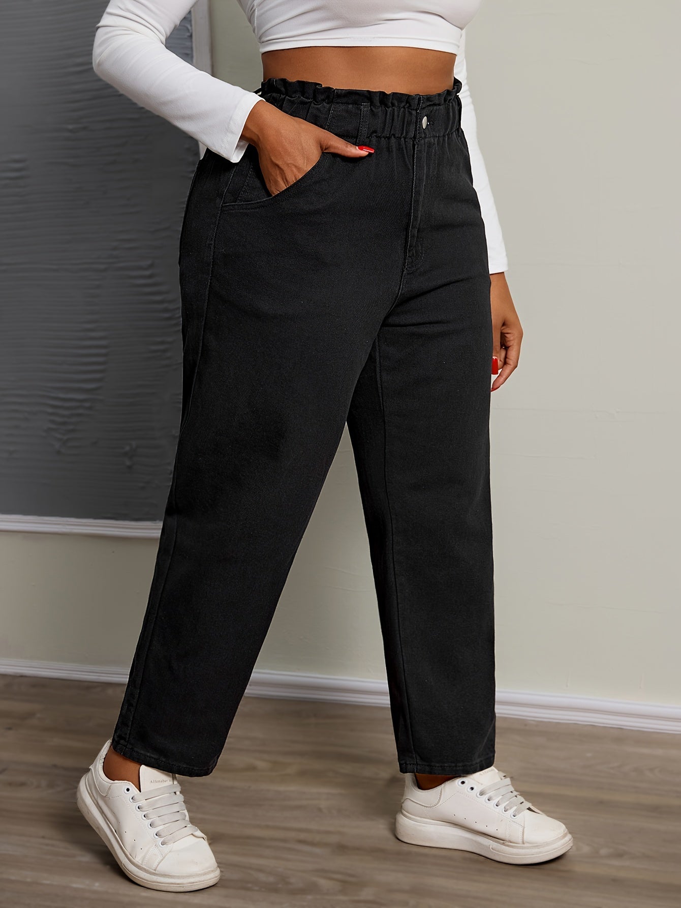 Women's Plus Size High-Waisted Straight Leg Jeans Slimming Denim with Elastic Waist