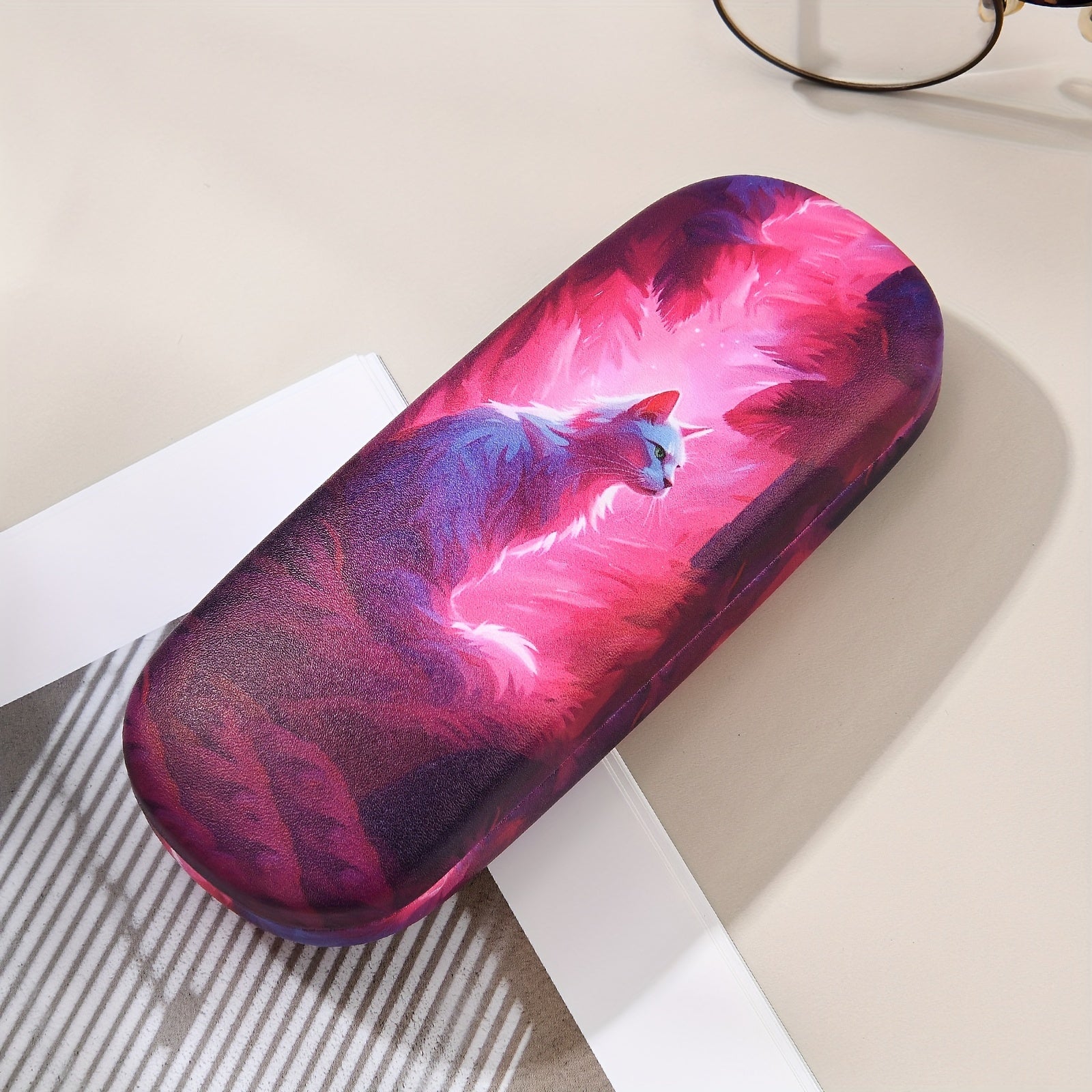 Fashionable Women's Eyewear Case with Stylish Design and Compact Storage