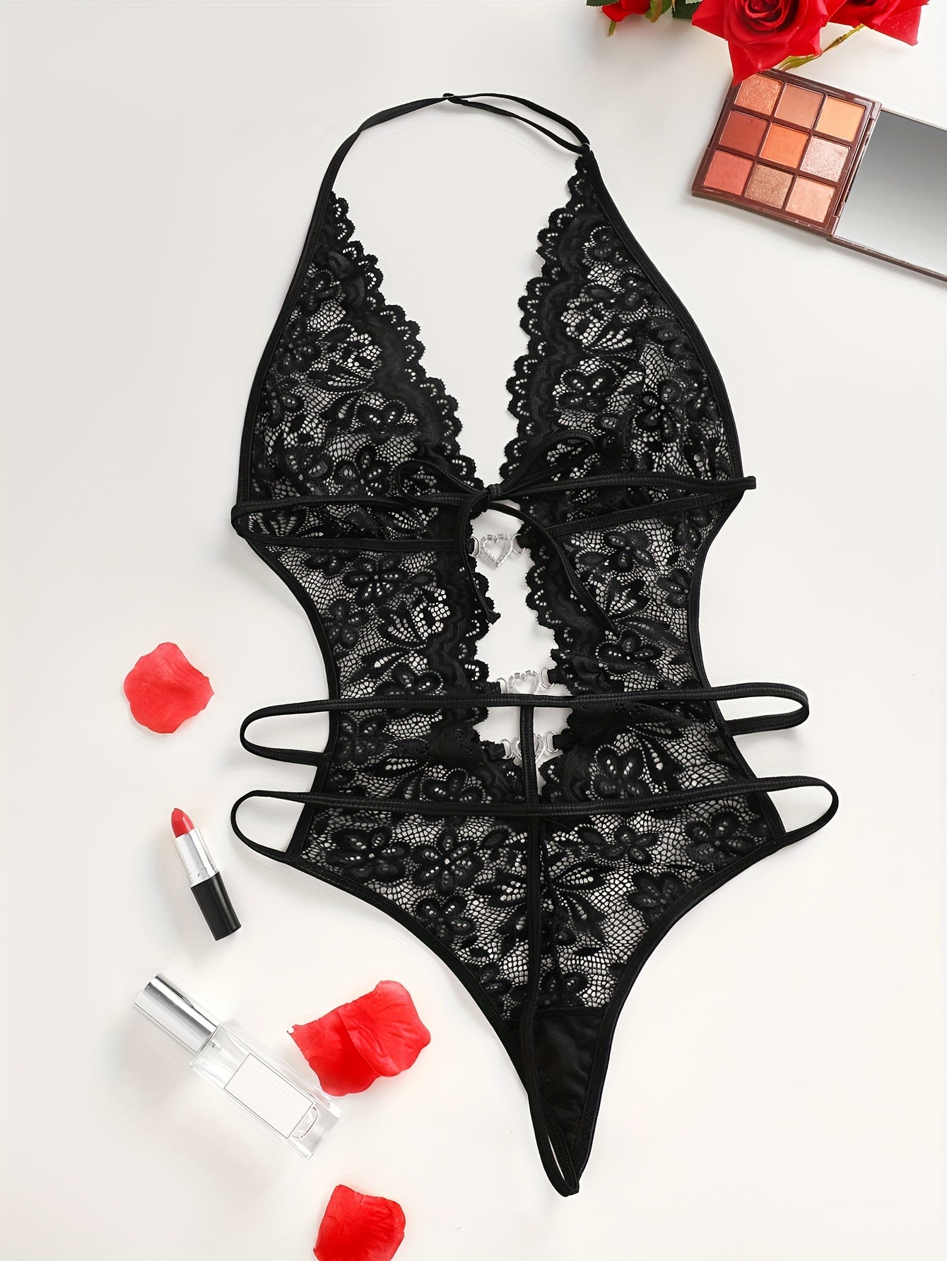 Сексуальный зеленый кружевной боди с вырезами спереди и посередине.