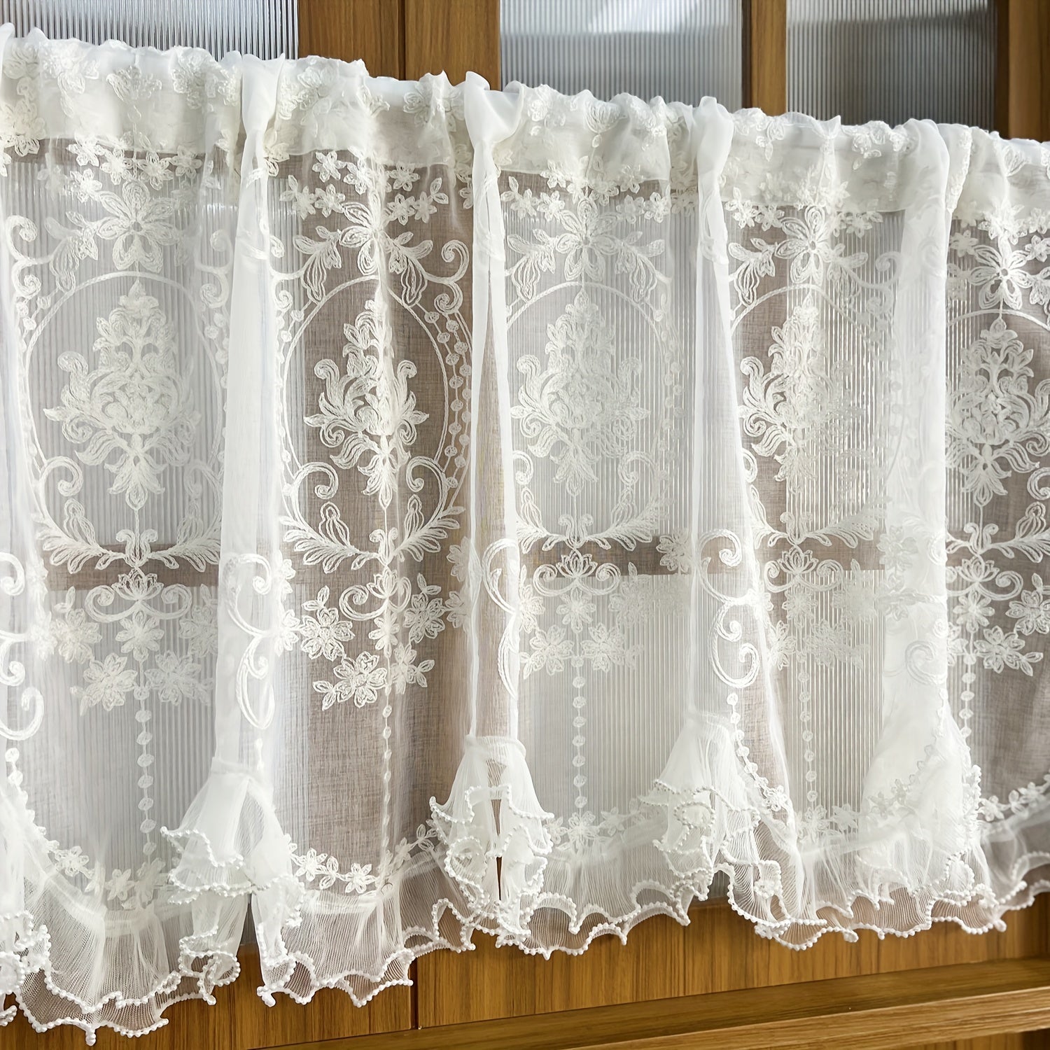 Fransuz Ikki Marjonli Pastki Qiyshiq Dantel Qisqa Pardalar Valansi, Oshxona Kichik Derazasi uchun Tül bilan Qaytargan. Qahva Pardasi Dizayni bilan Rod Pocket Yuqori Eshik Pardasi, Yashash Xonasi, Ofis yoki Uy Dekor uchun.