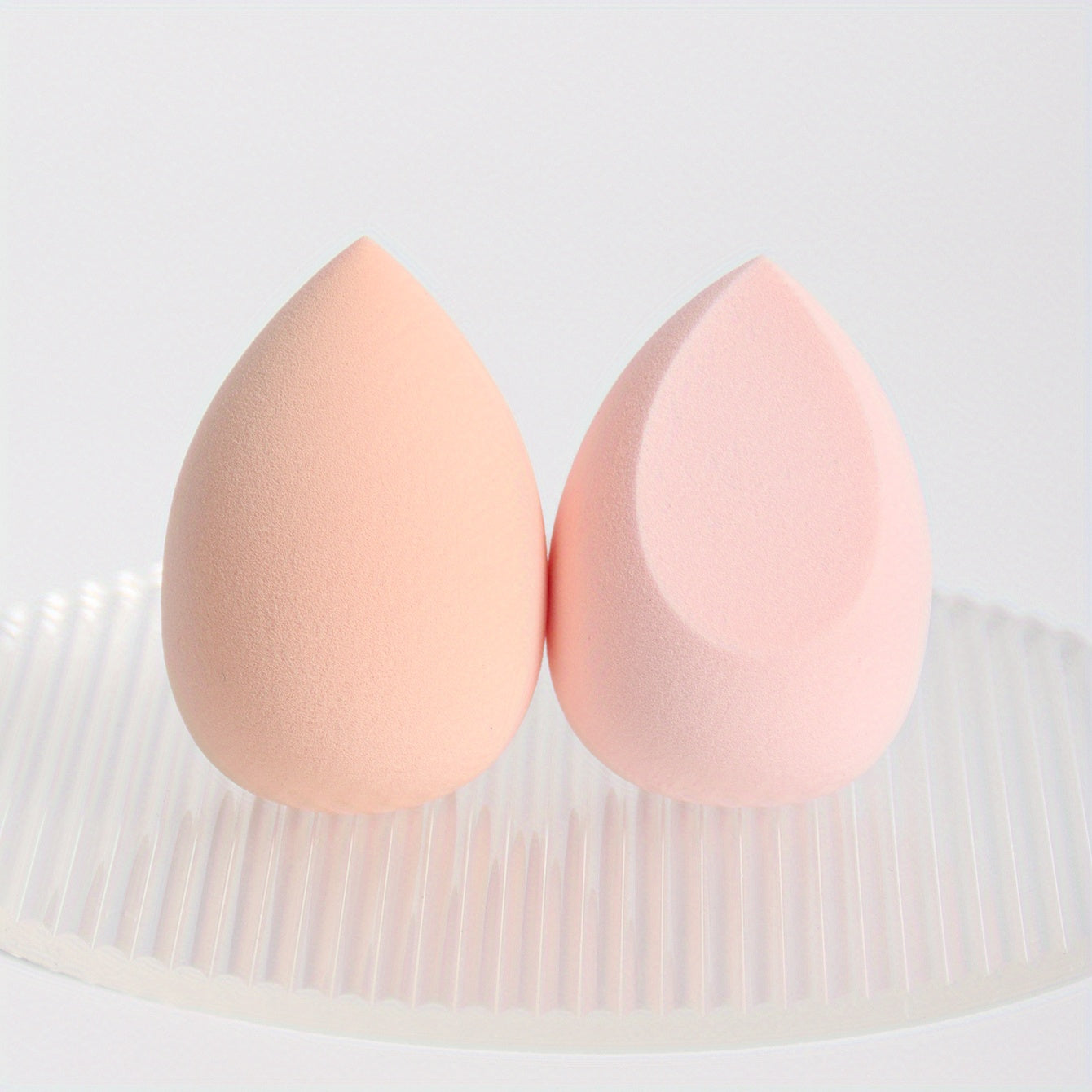 2 Pcs Latex-Free Makeup Sponges Egg Blending Puffs for Liquid and Foundation