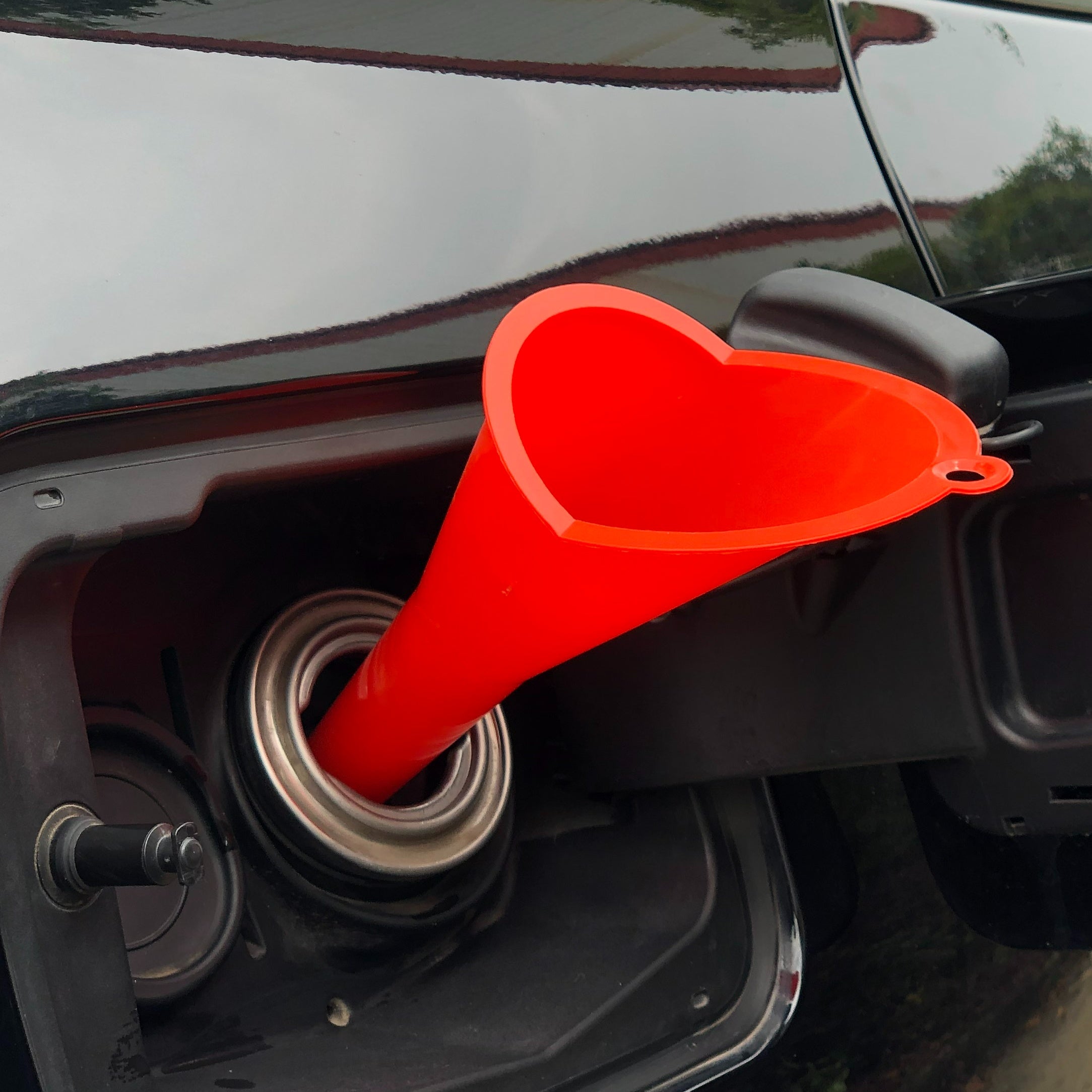 Universal qo'ldan erkin mototsikl va avtomobil uchun yonilg'i quyish uchun uzun quvurlar bilan funnel