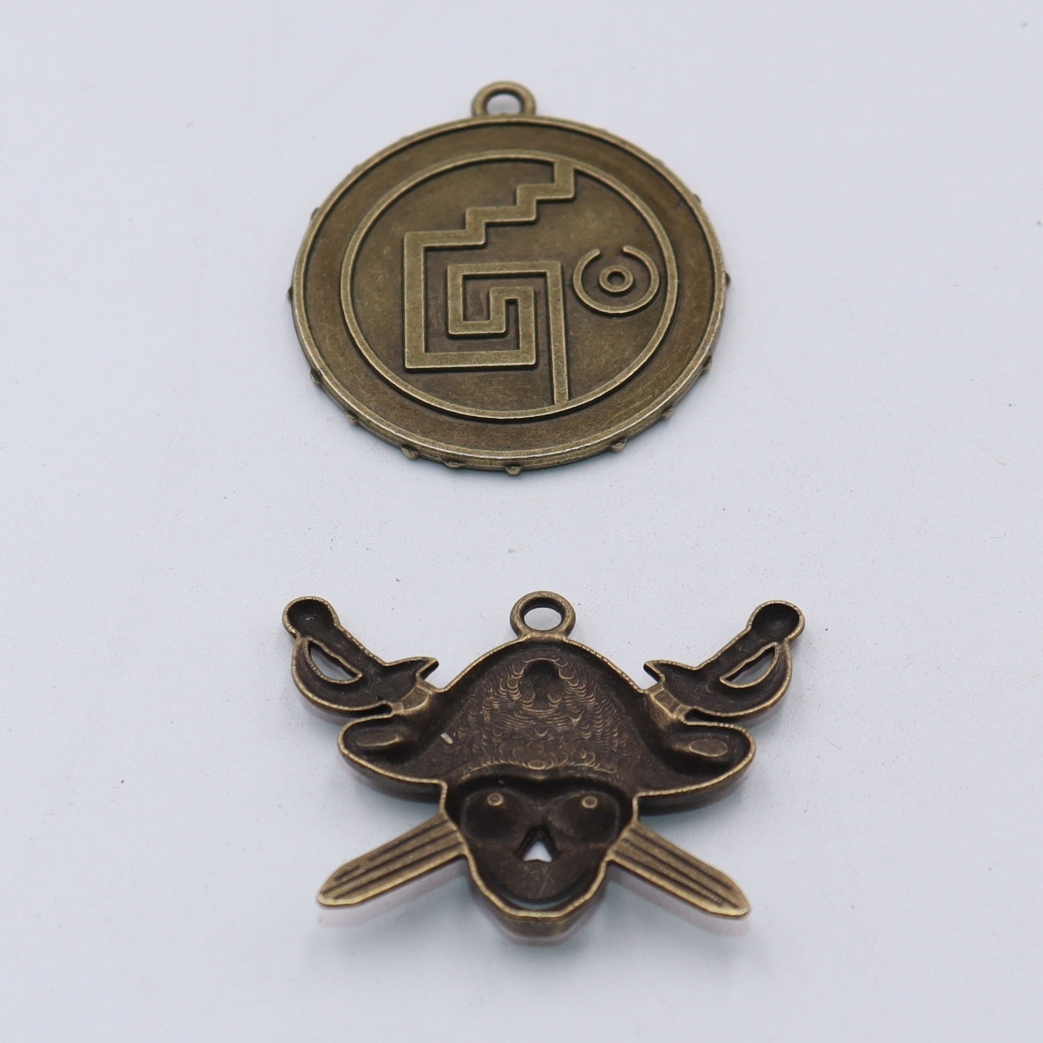 Juego de 30 colgantes de joyería pirata surtidos ancla náutica brújula timón rueda de barco accesorios DIY