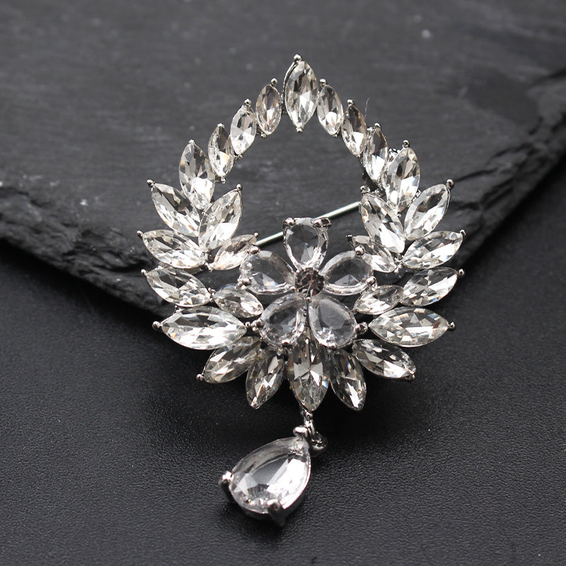 Vintage Style Rhinestone Brooch with Irregular Shape Pendant Jewelry Accessory
