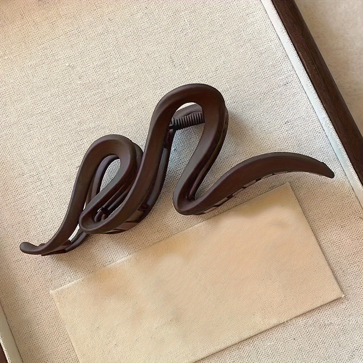 Vintage Style Resin Hair Claw Large Matte Wave Updo Clip for Women