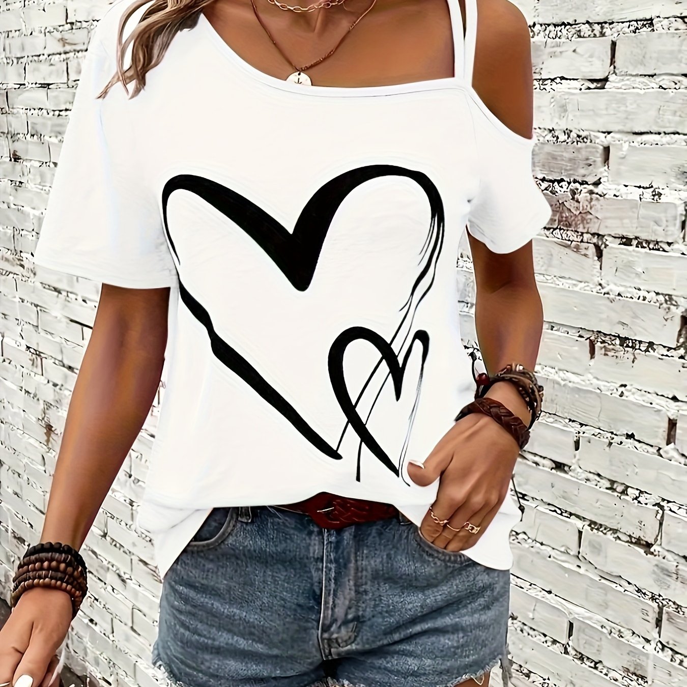 Blusa asimétrica de manga corta con estampado de corazones y hombros fríos para mujer