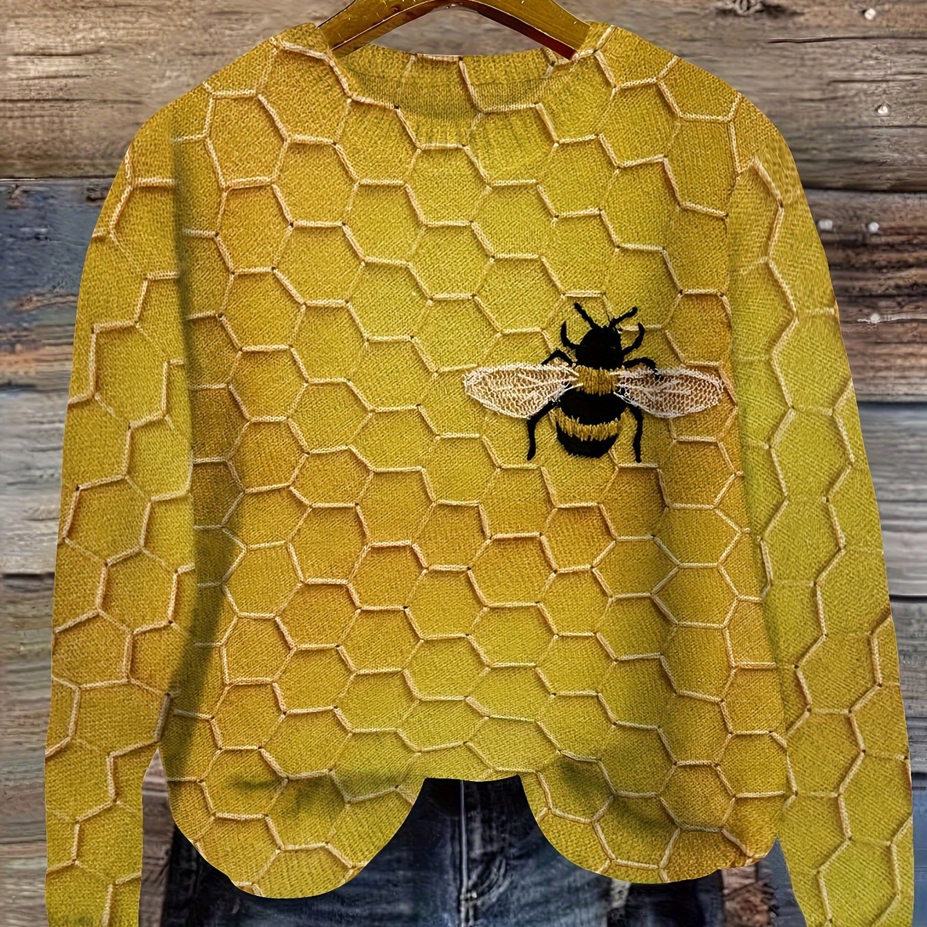 Plus-Size Women's Bee Print Lightweight Sweater Round Neck Pullover with Ribbed Detail
