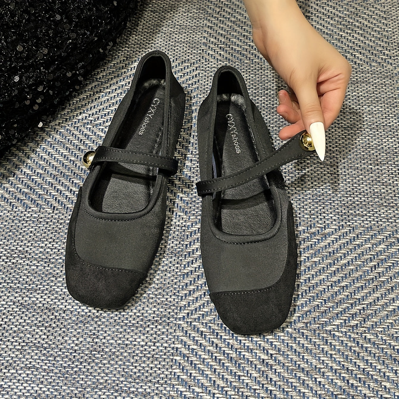 Ayollar uchun tekis poyabzal kvadrat barmoqli, bilak bog‘lamli, engil, qulay