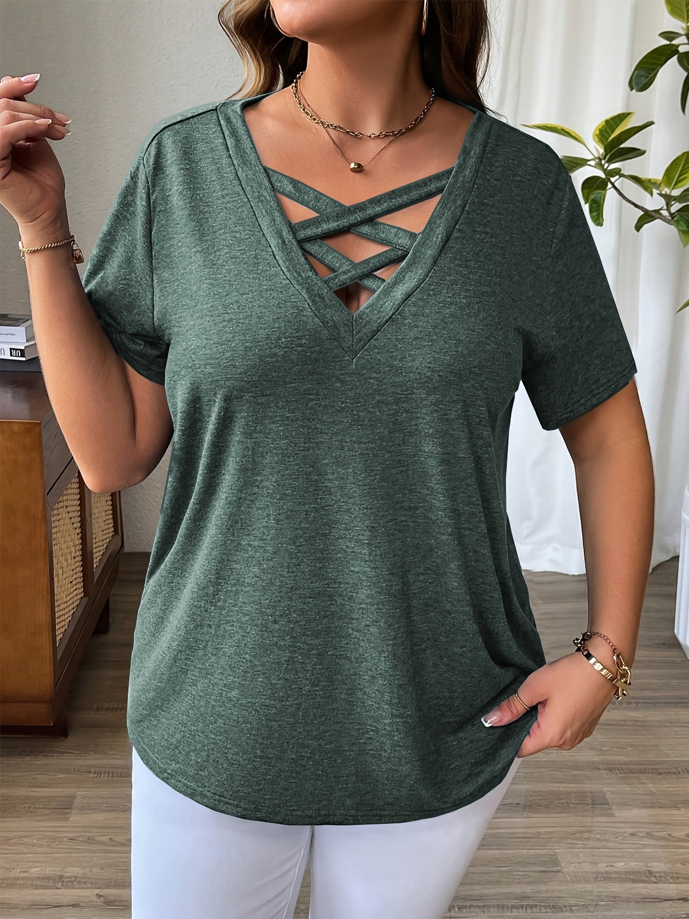 Plus o'lchamdagi kundalik V-yengli T-shirt, yozgi, bir rangli