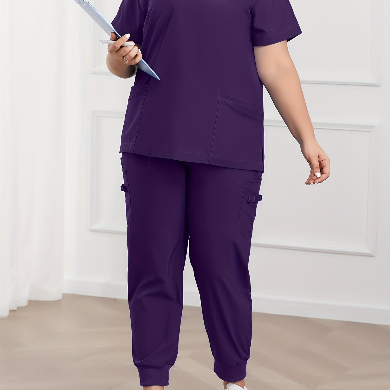 Katta o'lchamdagi bir rangli skrab to'plami, V shaklidagi qisqa yengli ko'ylak va shimlar, Ayollar uchun katta o'lchamdagi kiyimlar.