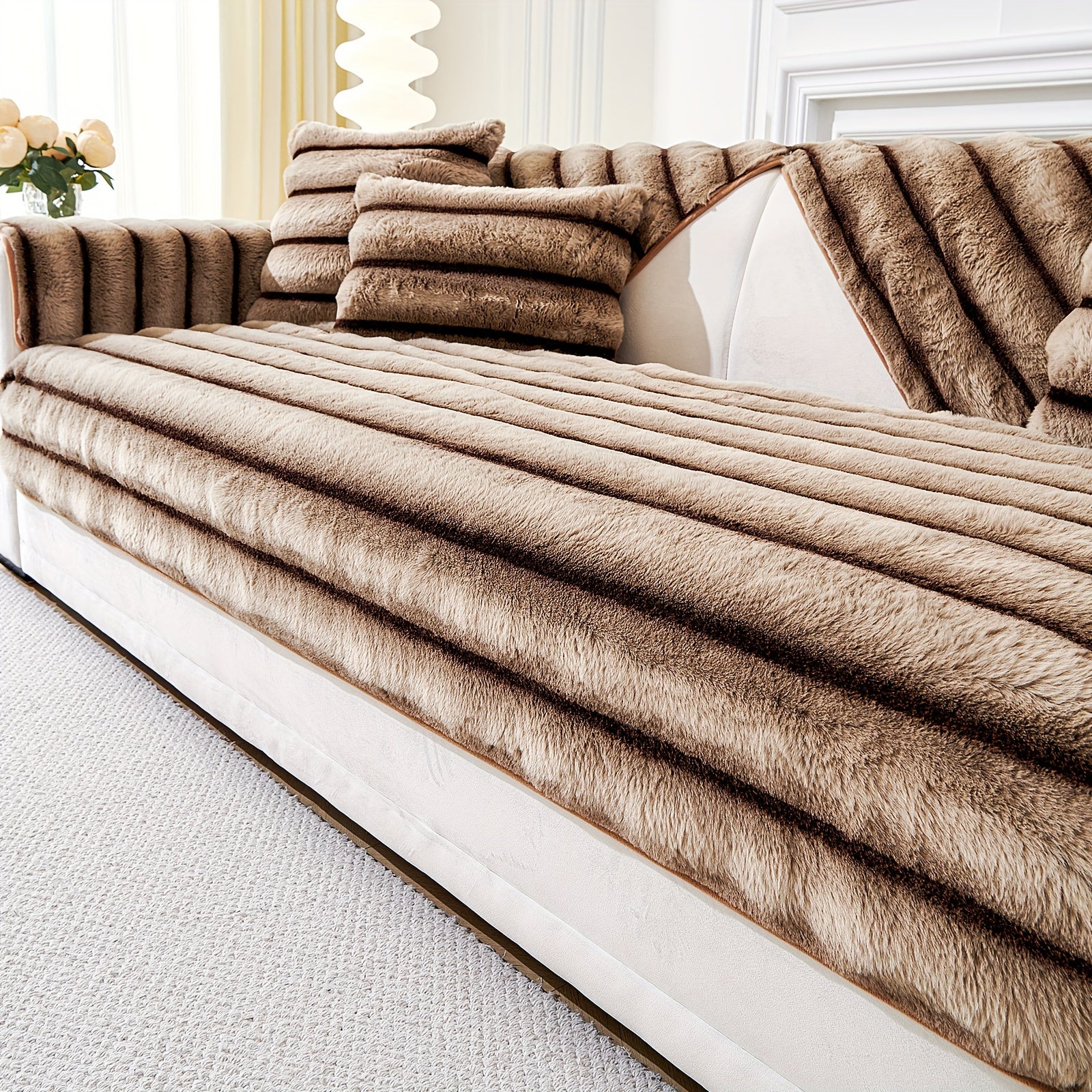 Мягкий, дружелюбный к питомцам чехол для дивана из искусственного мутона с шерповым флисом для диванов на одно-четыре места. Машинная стирка и нескользящий.