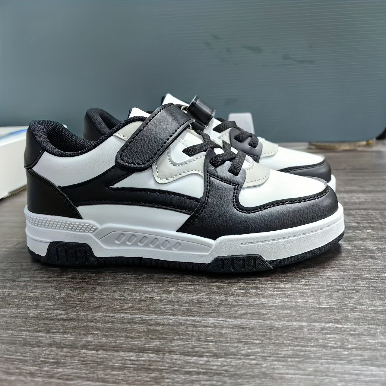 Kids Low-Top Breathable Sneakers for Boys and Girls with Geometric Patterns