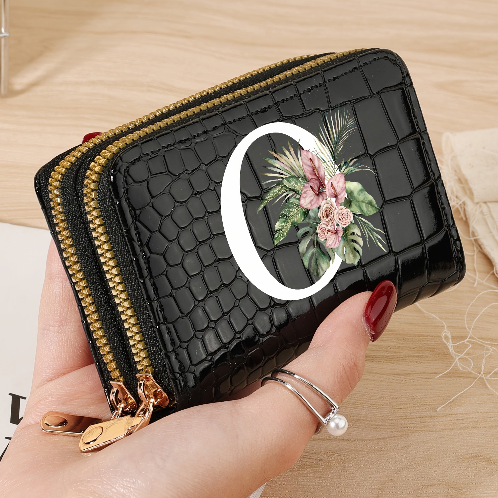 Cartera para tarjetas de crédito para mujer con estampado floral de letras, negro y blanco, gran capacidad, con cremallera y textura de cocodrilo en PU