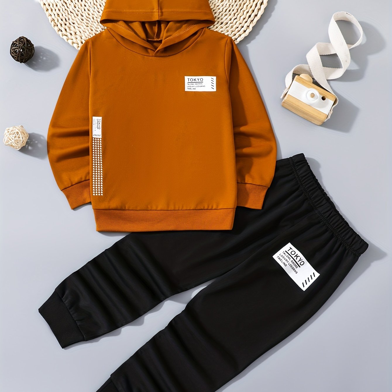 Boys' 2-Piece Hoodie and Sweatpants Set with Tokyo Letter Print for Spring and Fall