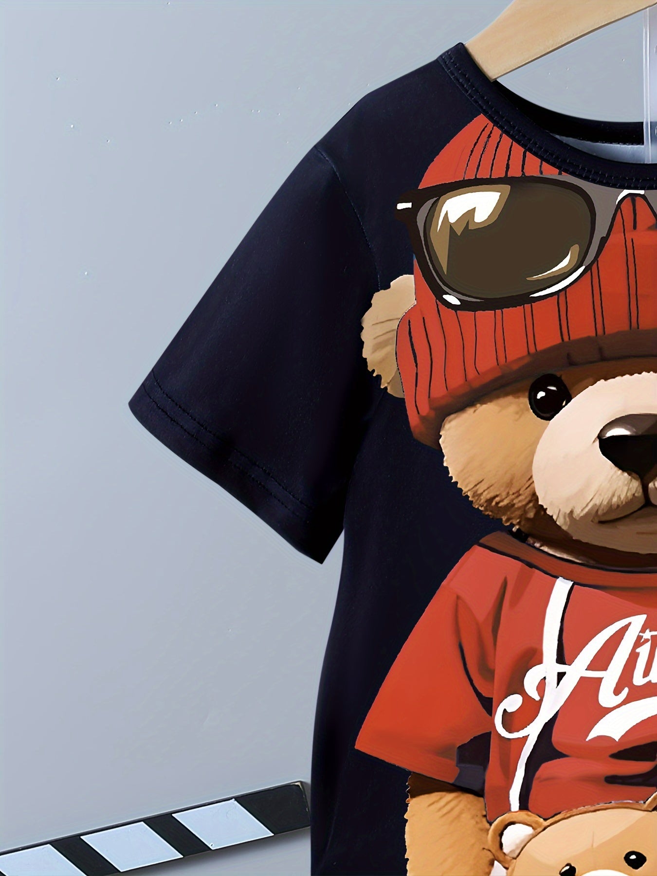 Летний комплект для мальчиков: футболка с мультяшным медведем и шорты из полиэстера, комфортные