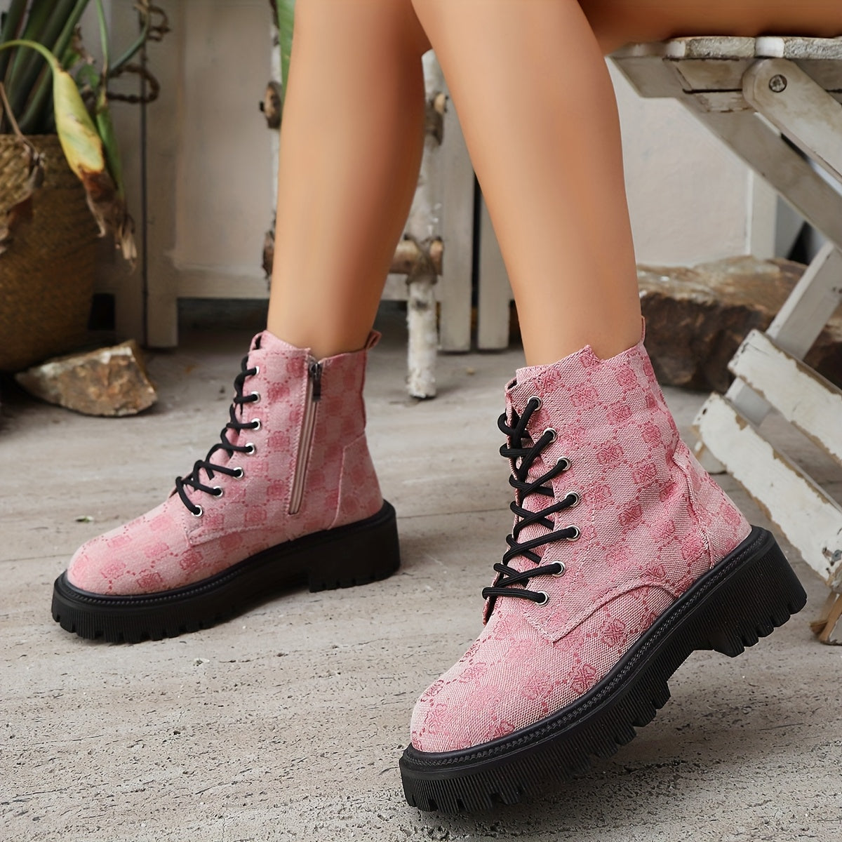 Ayollar uchun tizza yuqori poyabzal, lentalar bilan yopiladigan, sirpanishga qarshi TPR taglikli, yostiqlangan, qora, barcha mavsumlar uchun