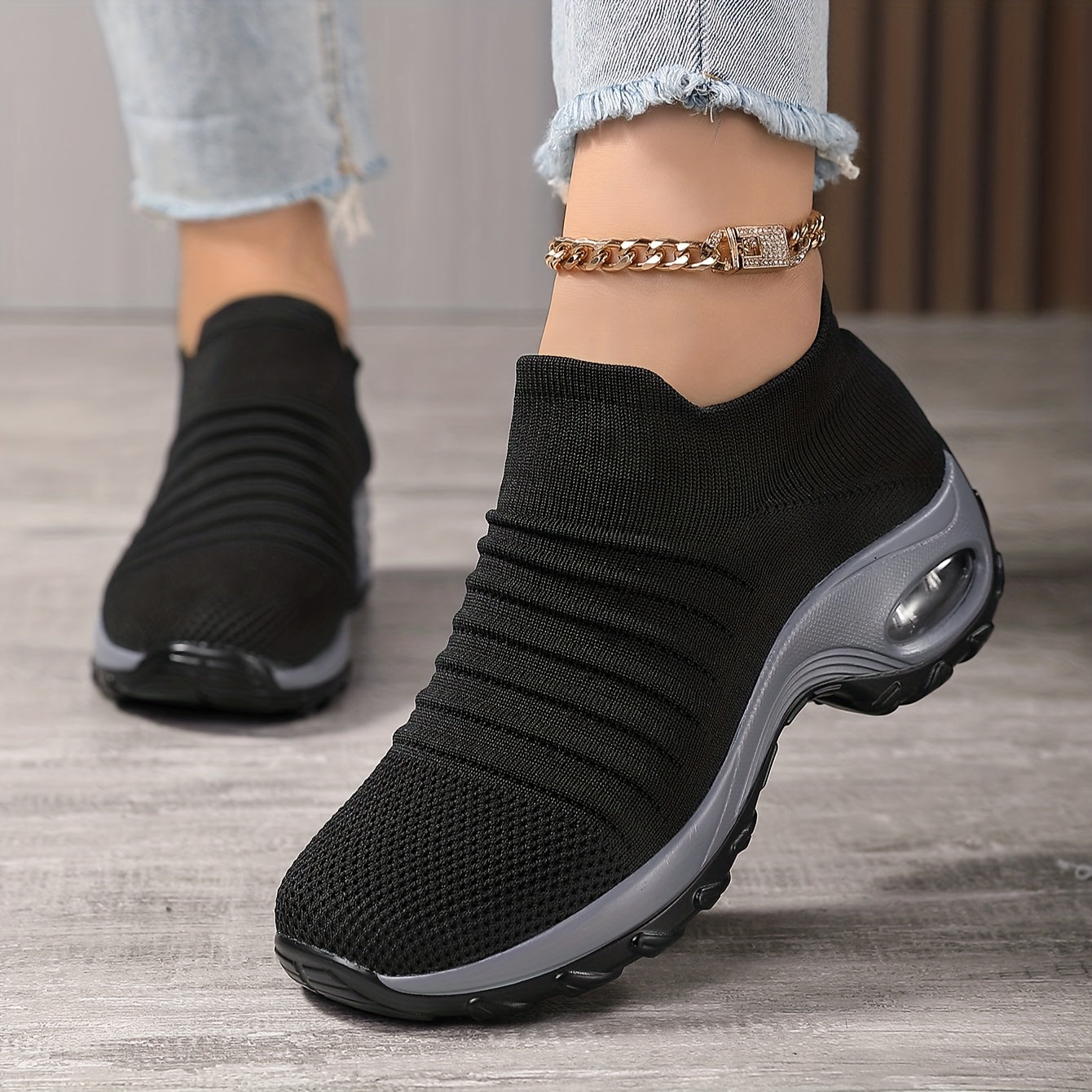 Plus Size Black Upper Gray Sole Slip-On Air Cushion Jazz Sneakers