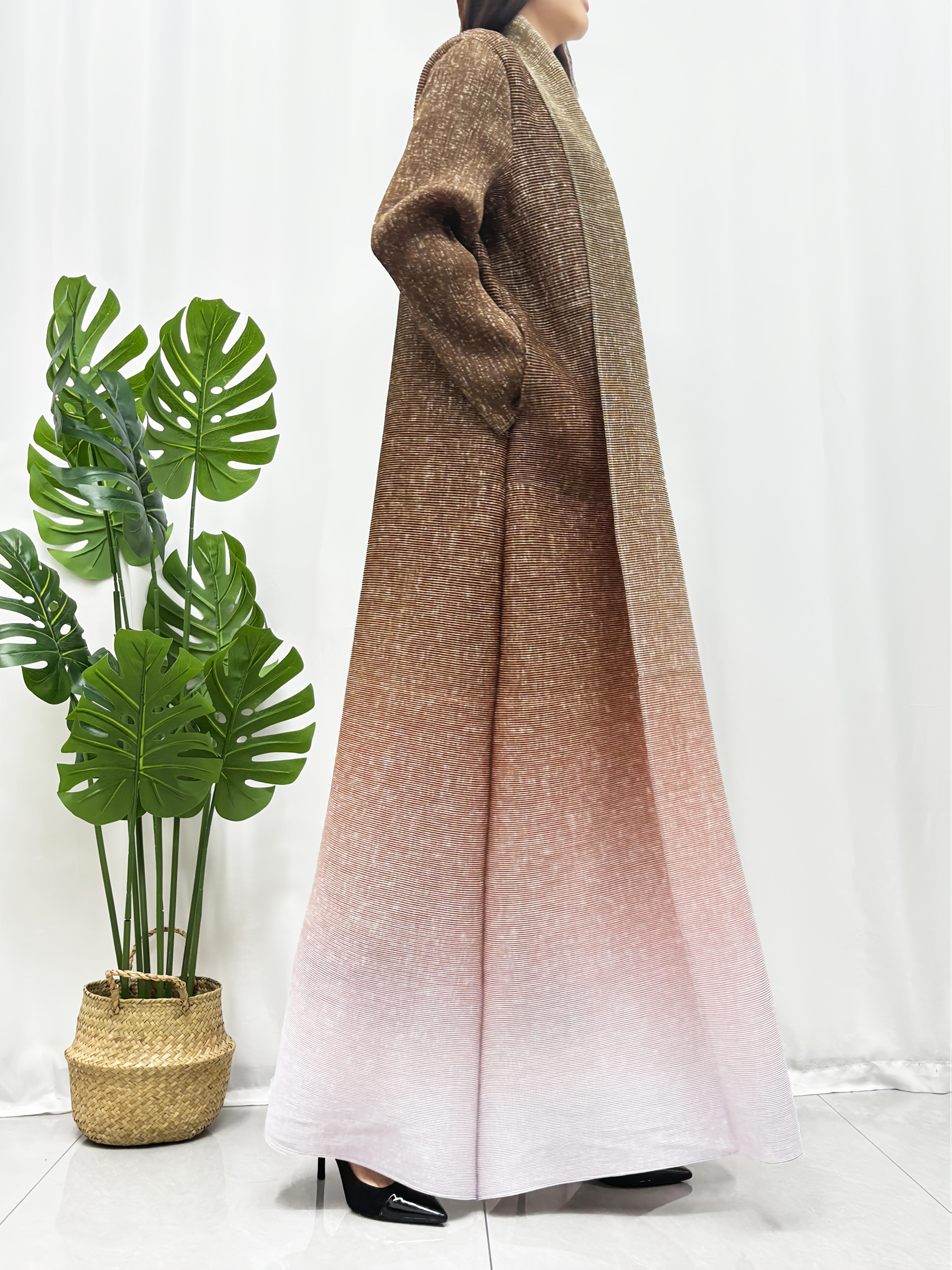 Abrigo largo de mujer con degradado, alta elasticidad y abertura frontal