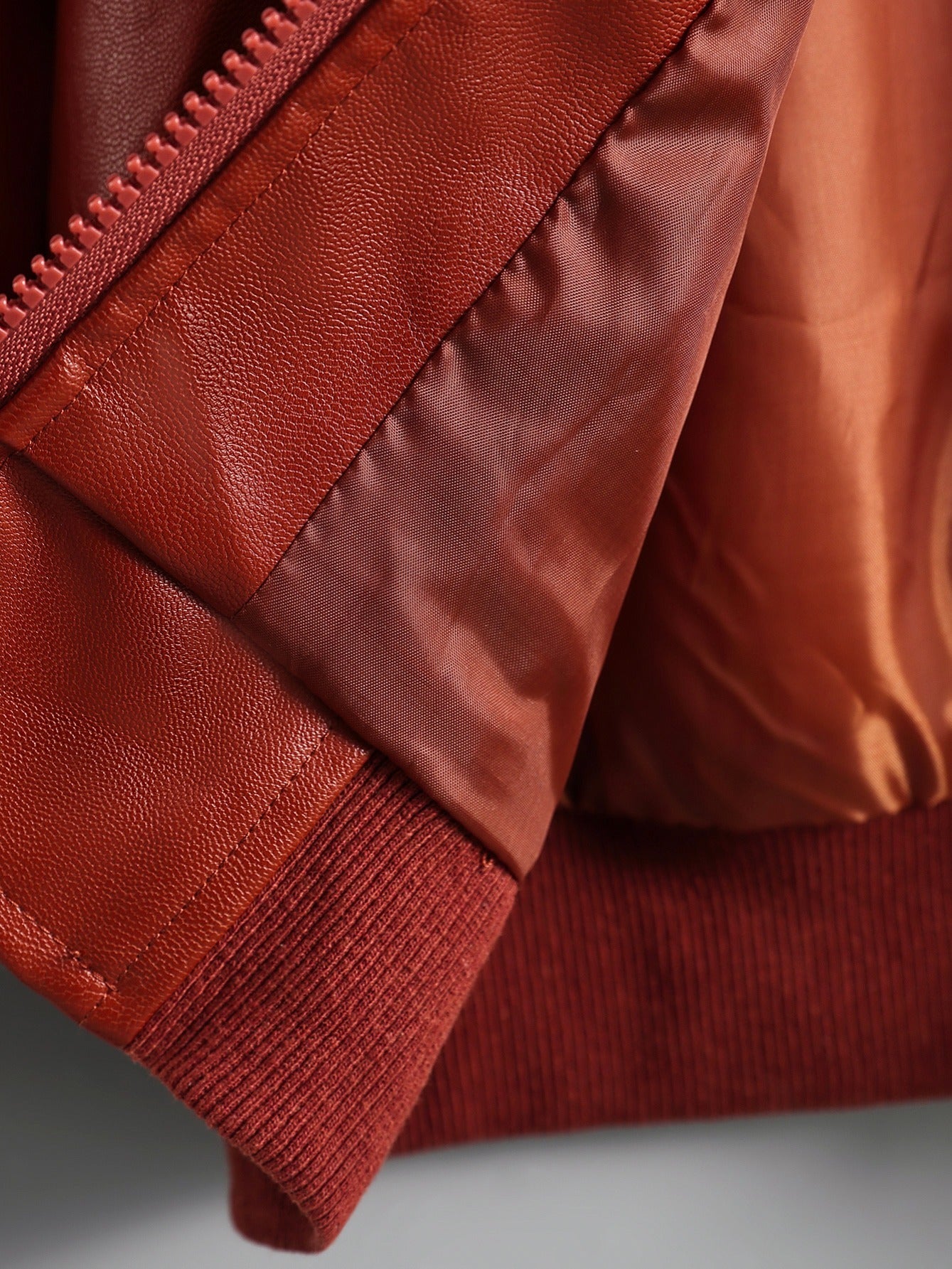 Модная куртка для мальчиков для стильной уличной одежды весной, осенью и зимой 2024 года.