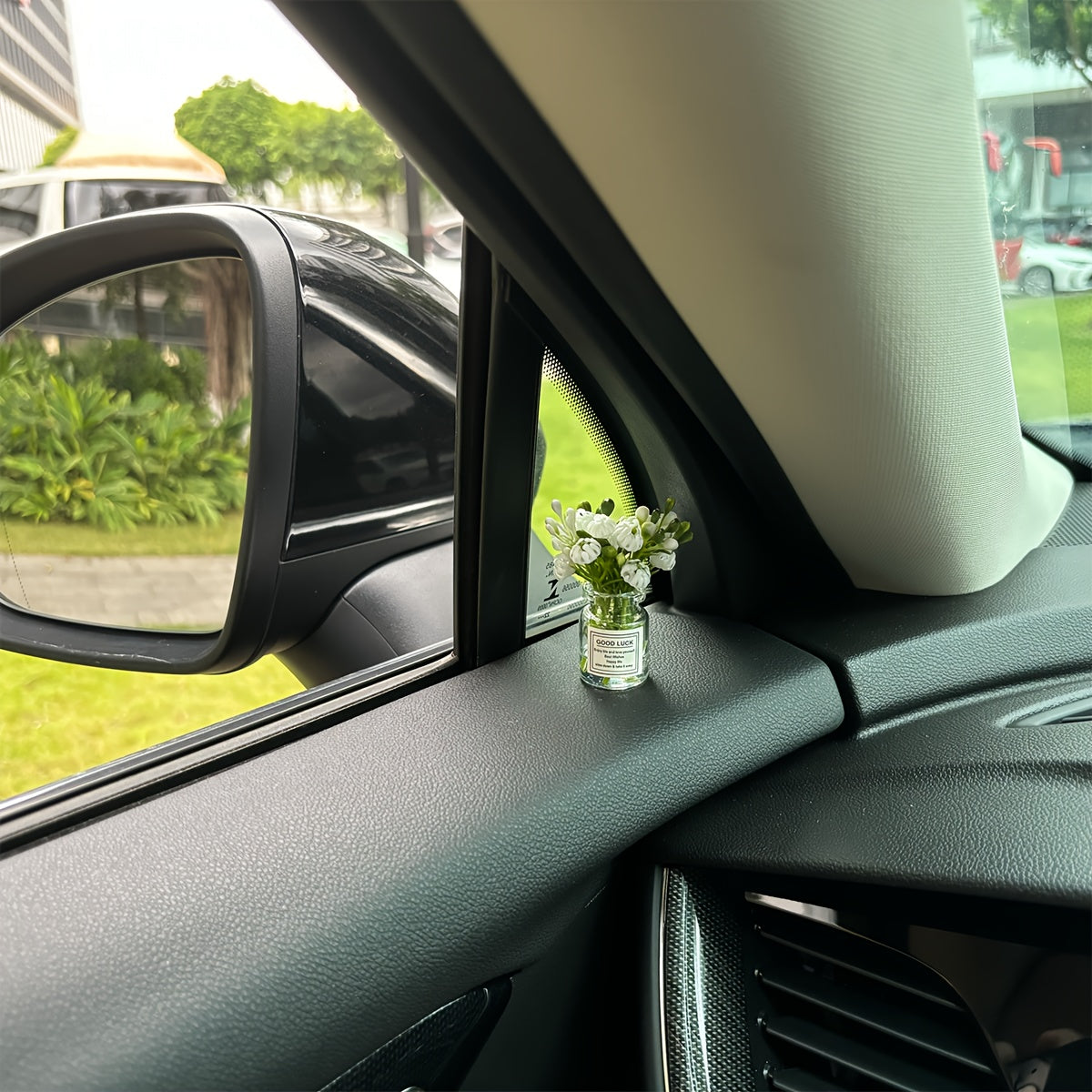 Mini White Flower Arrangement in Glass Vase Car Dashboard Decoration Plastic Ornament