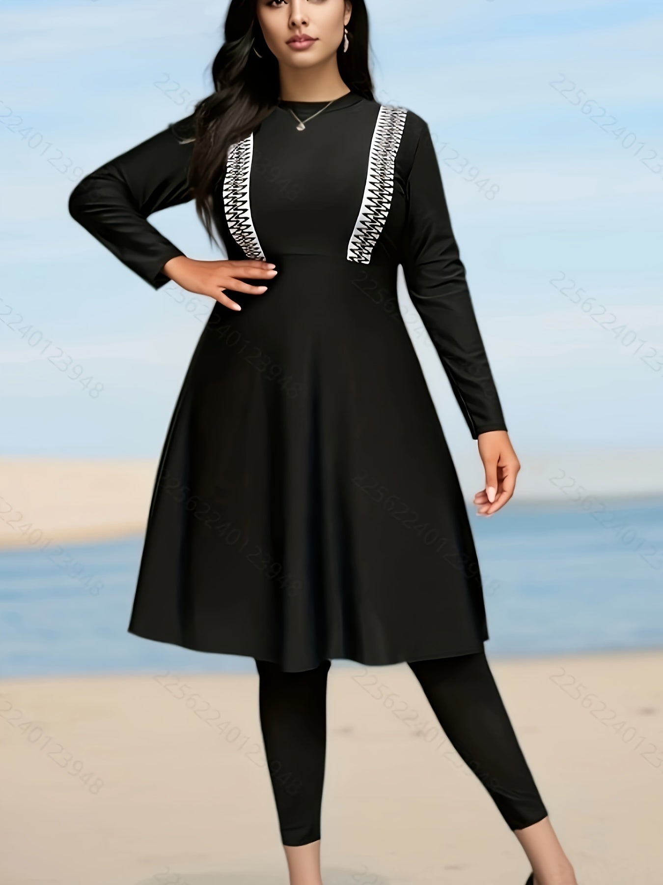 Ayollar uchun qulay, kamtar tankini to'plami, yuqori cho'ziluvchan polyester aralashmasidan, bir rangda, krujka bo'yin, to'qilgan mato.