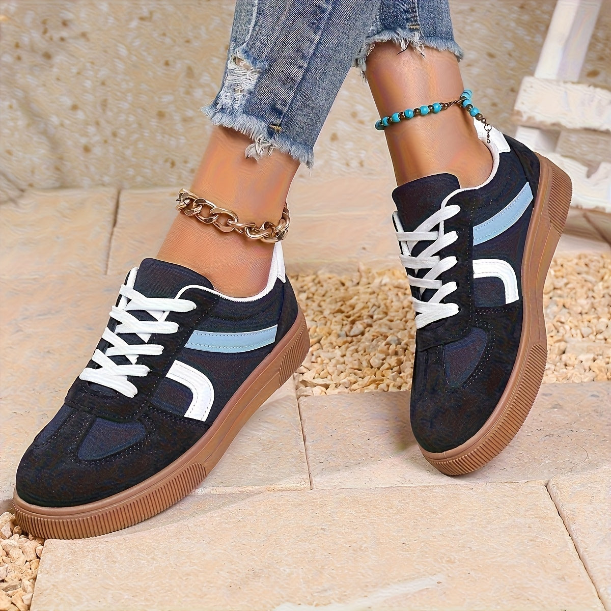 Ayollar uchun nafas oluvchi pastki sport poyabzali, shokni yutuvchi rezina taglik va pushti/ko'k aksentlar bilan