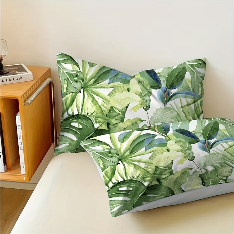 Set of 2 Green Leaf Print Pillowcases Soft Comfortable Easy to Clean