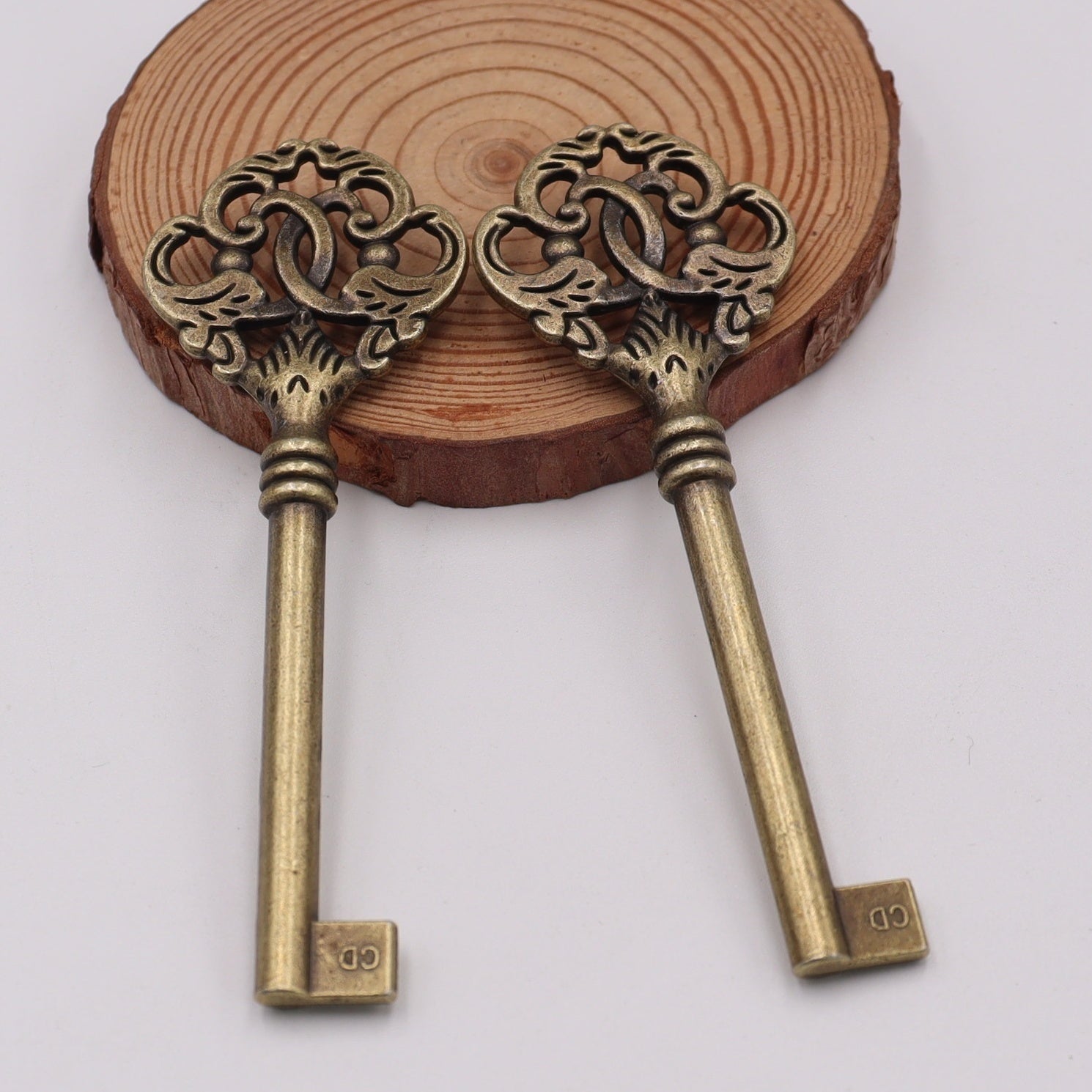 Set of 5 Vintage-Style Big Key Pendant Charms Antique Alloy for Ancient Necklace Making