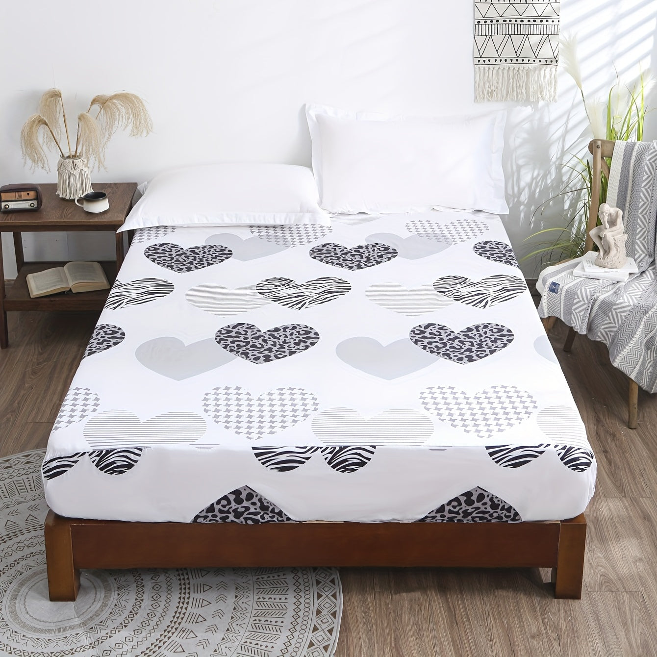 Heart Printed Fitted Sheet for Bedroom and Guest Room, Soft and Comfortable