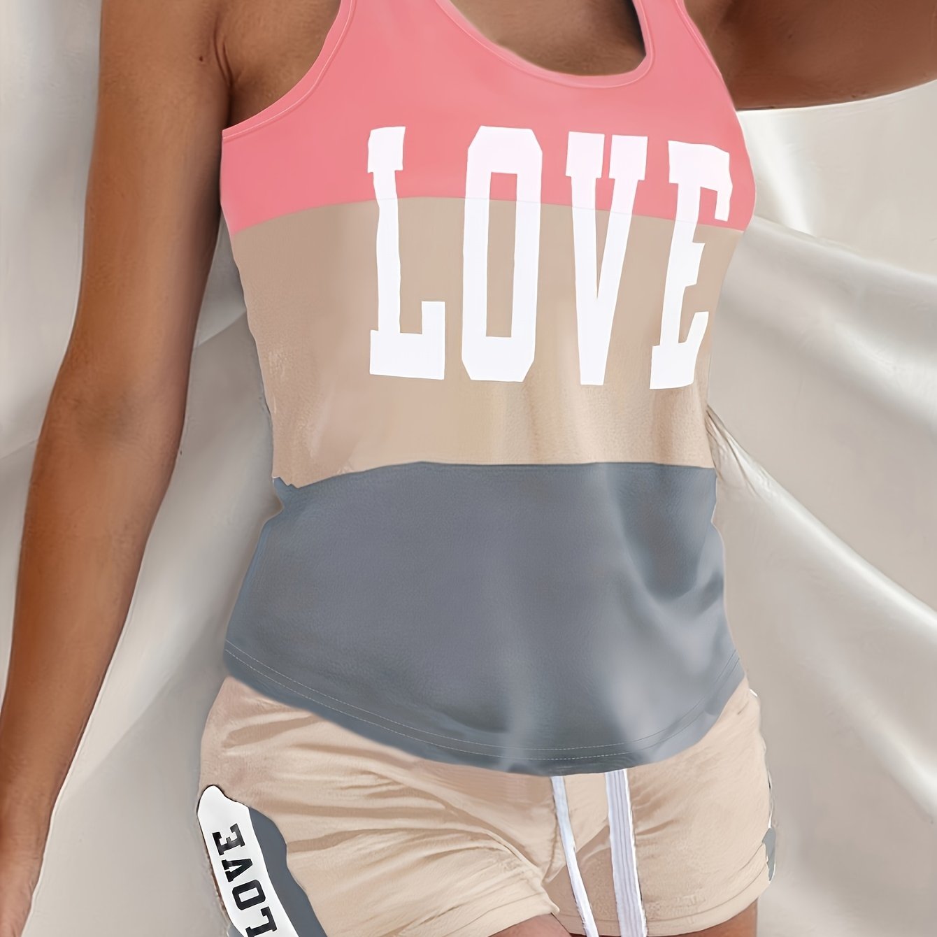 Ayollar uchun uy kiyimlari