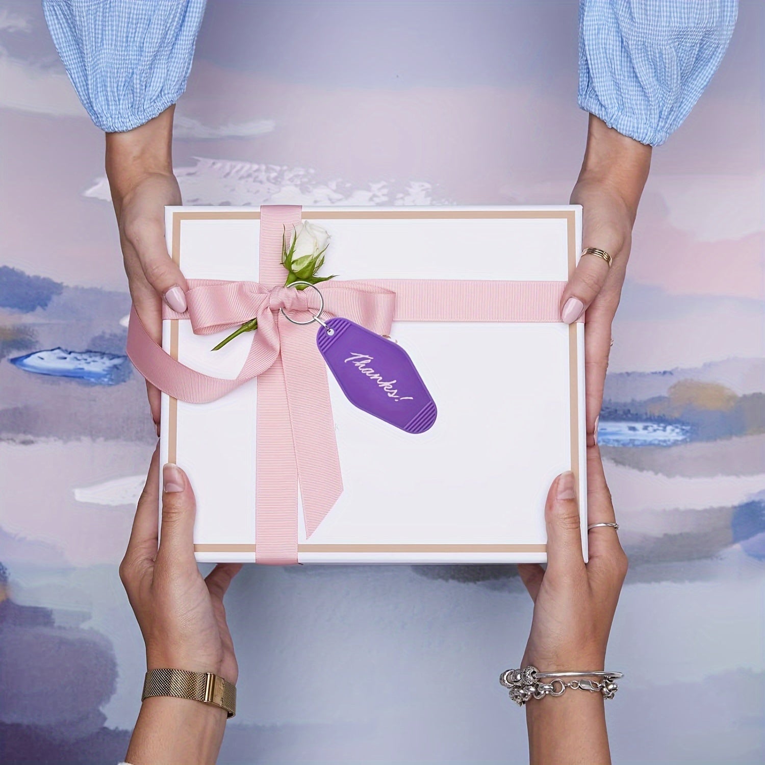 Оптовые винтажные брелоки для ключей доступны в количествах 10 шт., 20 шт. или 40 шт., с пустыми брелоками и виниловой печатью. Идеально подходит для отелей и мотелей, эти ключевые ярлыки идеально подходят для шкафов и ящиков.