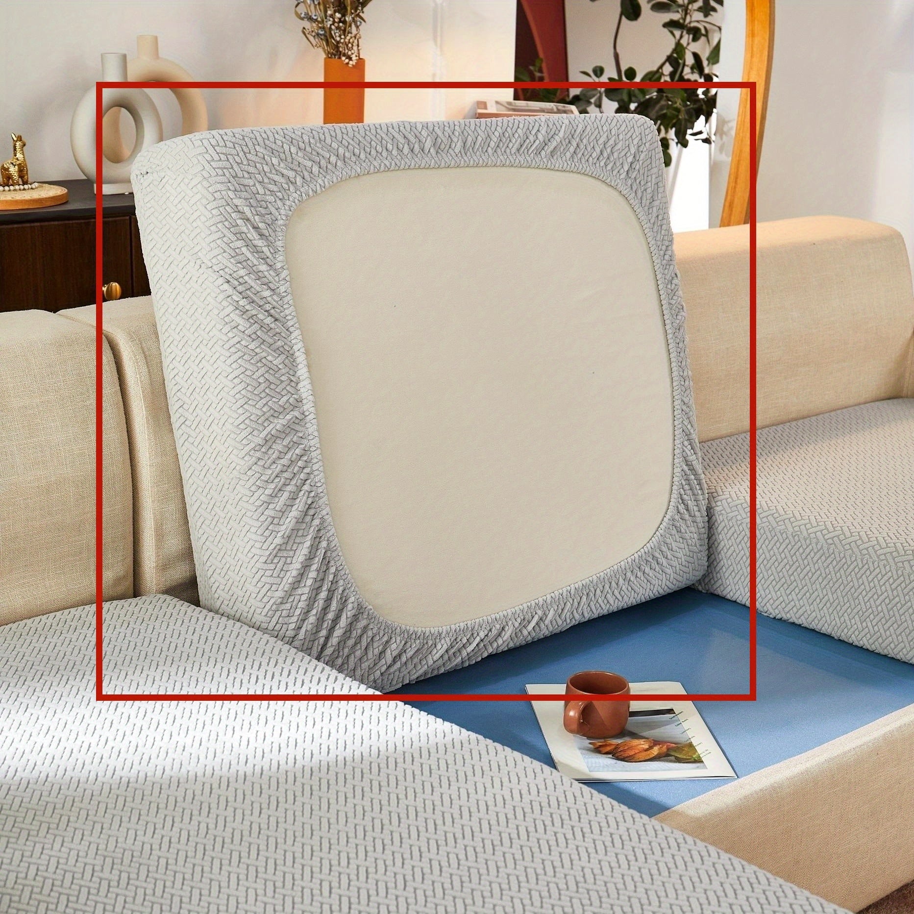 Современный серый чехол для подушки дивана с эластичной посадкой и мягкой текстурированной тканью. Машинная стирка для повышения комфорта в гостиной.