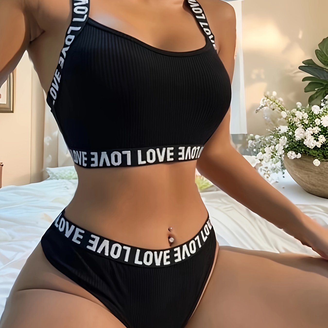 Chop etilgan xatli brassi va chiroyli orqa qismi, elastik ichki kiyimlar to'plami ayollar uchun.