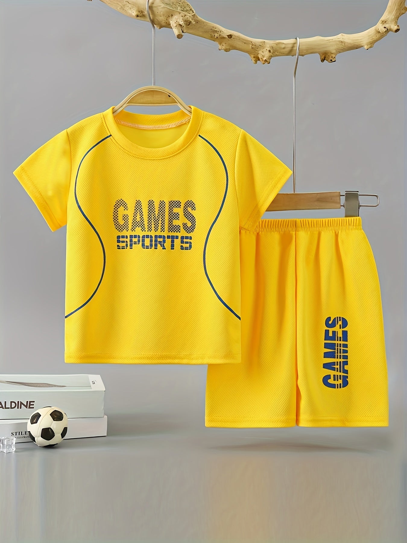 Boys' 2-Piece Quick-Drying Sports Outfit GAMES SPORTS Print T-Shirt and Shorts for Summer Outdoor Activities