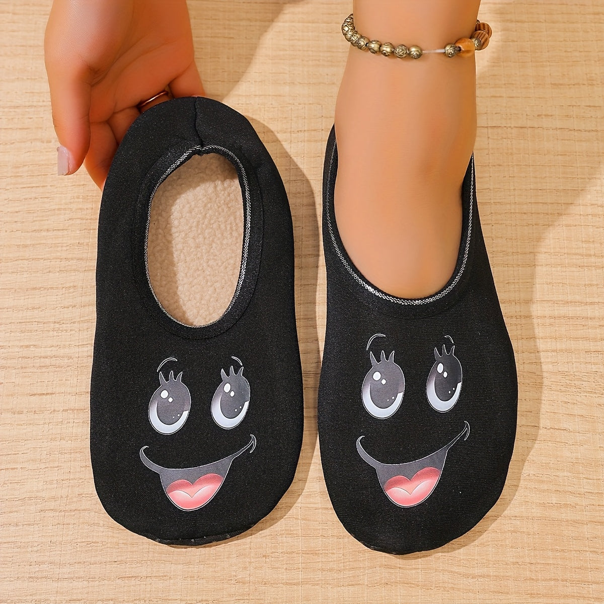 Ayollar uchun chiroyli multfilm yuzli slaydlar, nafas oluvchi mato, ichki va tashqi poyabzal