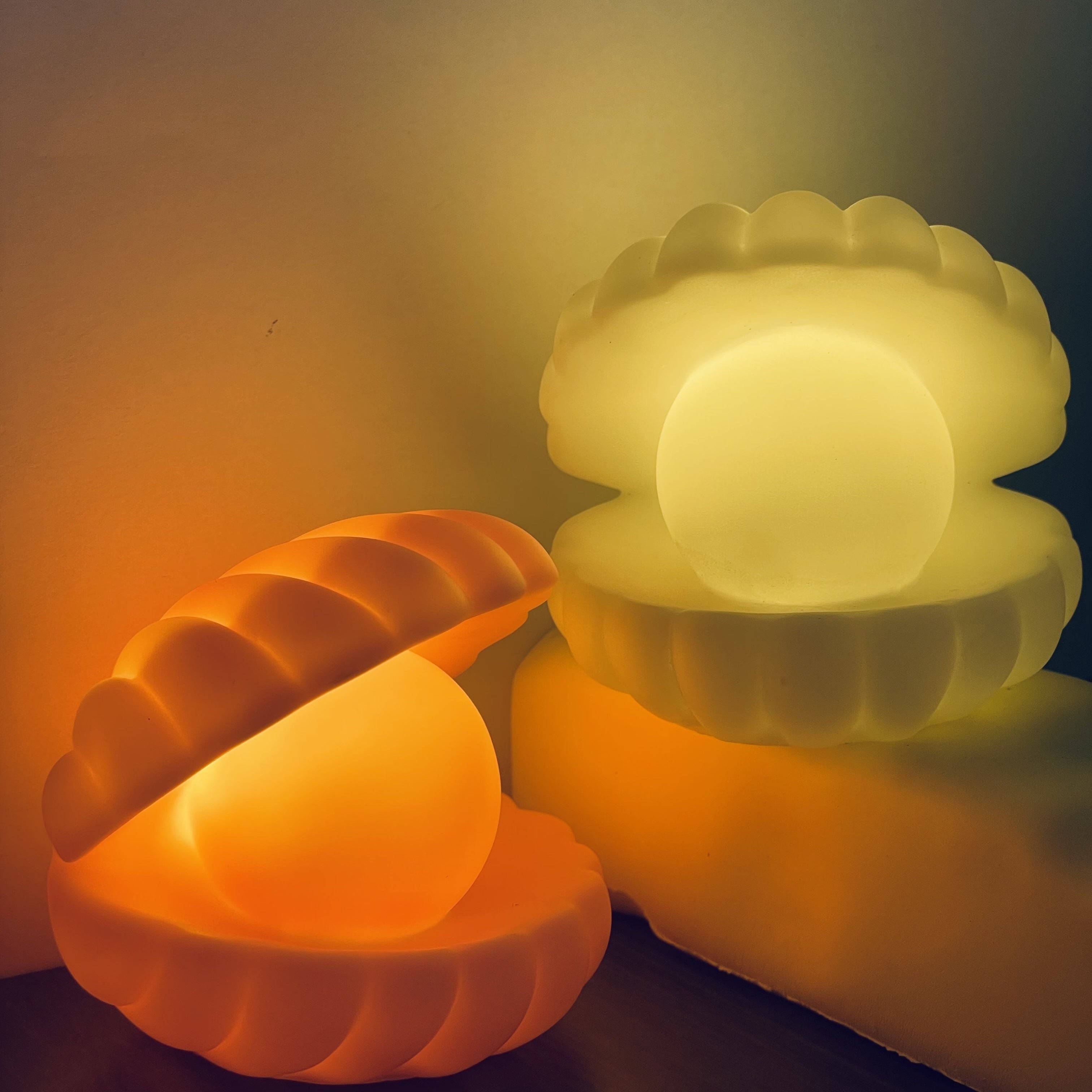 Lámpara de mesa con luz nocturna de concha Art Deco alimentada por batería para dormitorio y habitación universitaria