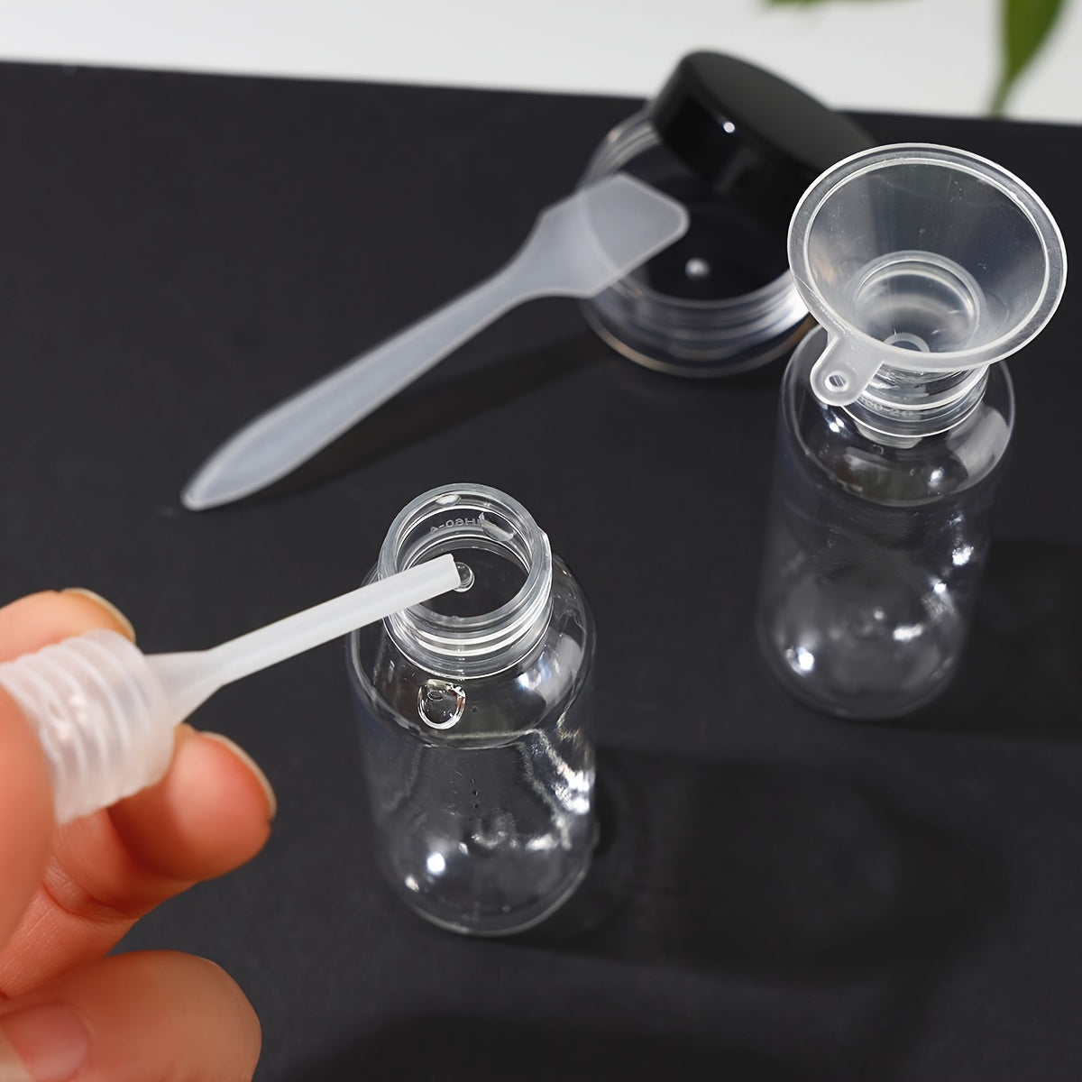 Juego de botellas recargables de tamaño de viaje con 10 botellas de plástico vacías para artículos de aseo y accesorios