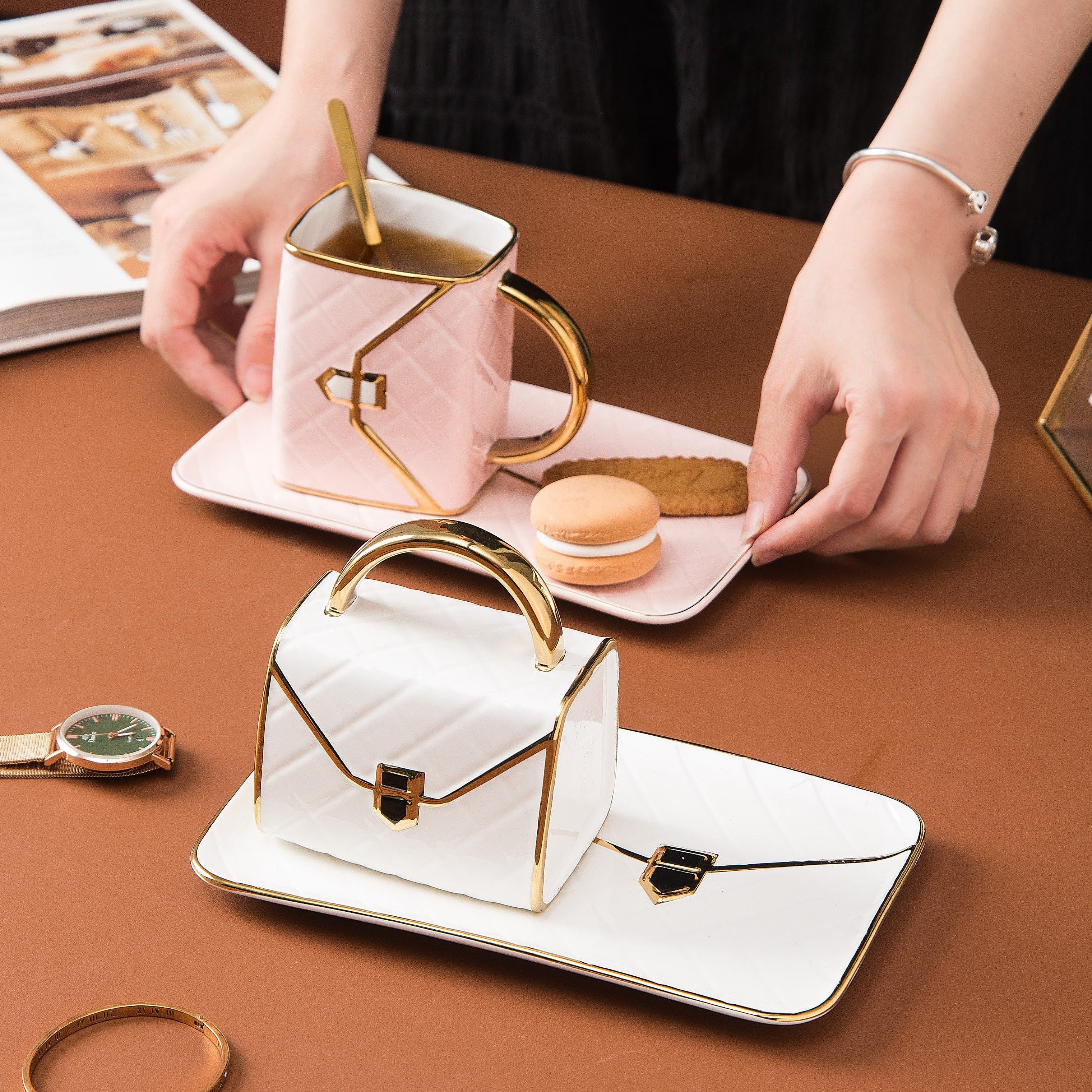 Розовый и белый набор чайных чашек с золотыми ручками, с тиснением для дневного чая